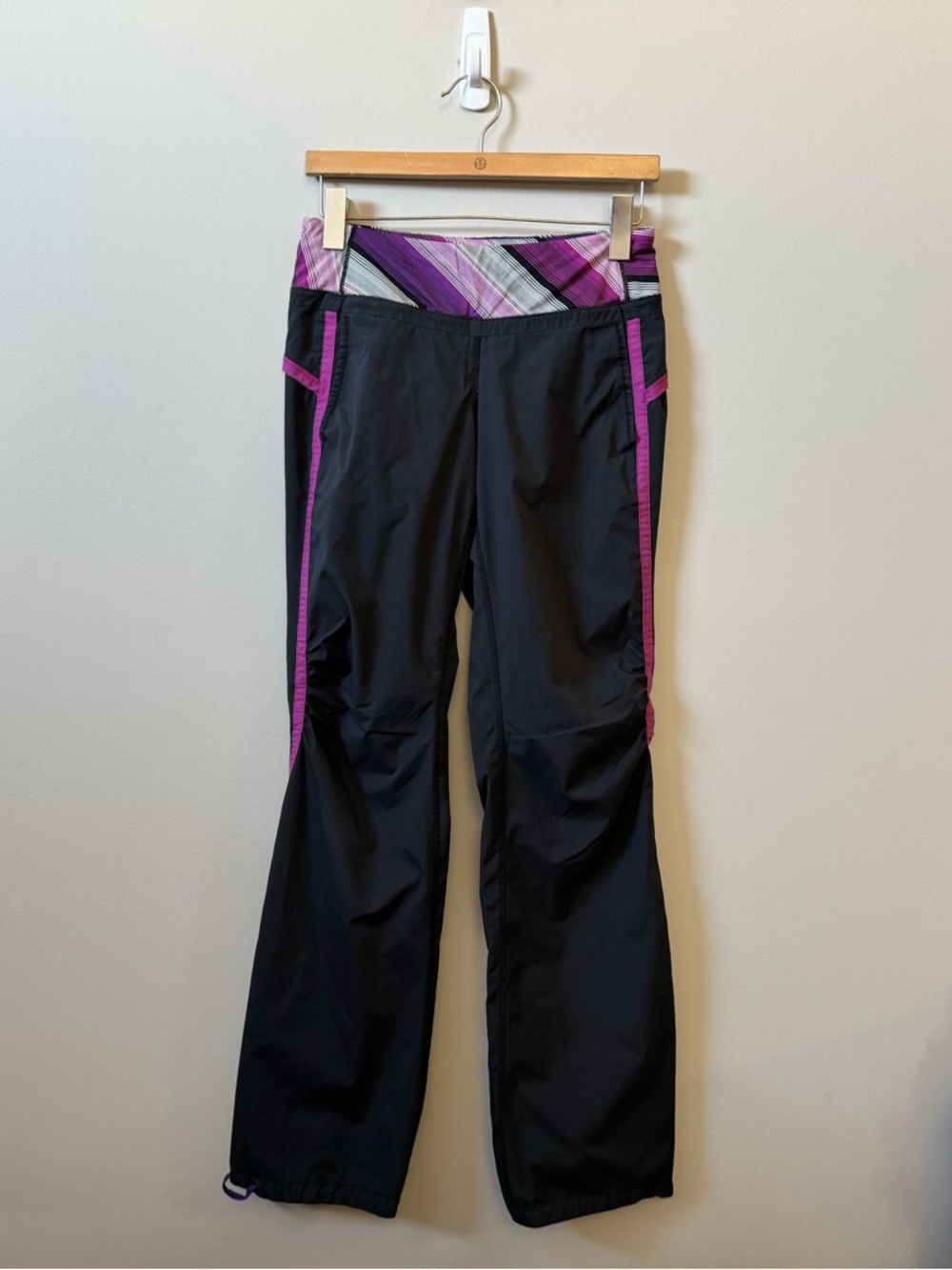 Lululemon women’s purple black stripe windbreaker full length running pants